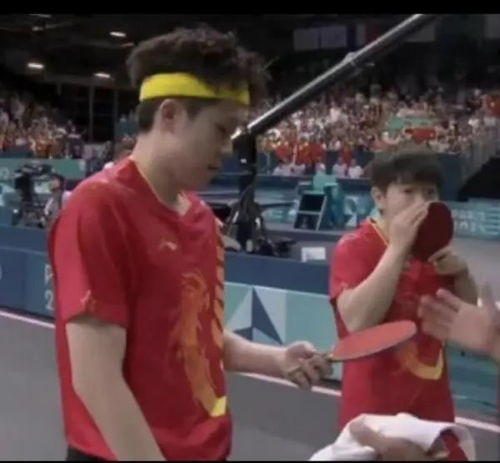 剛奪冠球拍就被攝影師踩斷 王楚欽回應 多角度還原球拍被踩斷最新畫面