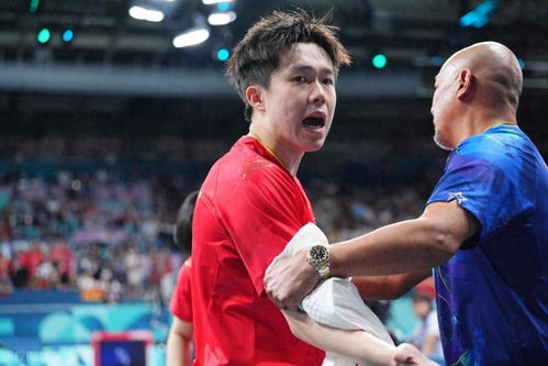 王楚欽球拍被踩爛后續,球迷批肖戰,慶祝時不看好球拍